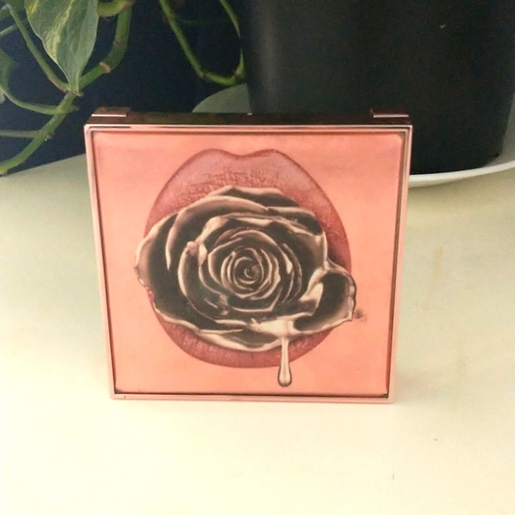 Smashbox + Vlada Petal Metal Highlighter - Picture 1 of 2